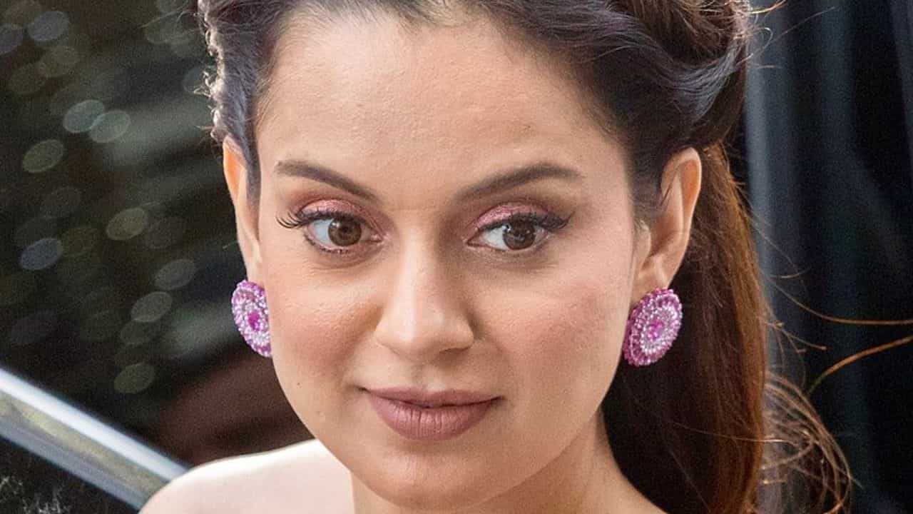 মেয়েকে বাগে আনতে পারছিলেন না, তাই গুলি করে তাঁকে খুন করতে চেয়েছিলেন কঙ্গনা রানাওয়াতের বাবা মেয়েকে বাগে আনতে পারছিলেন না, তাই গুলি করে তাঁকে খুন করতে চেয়েছিলেন কঙ্গনা রানাওয়াতের বাবা