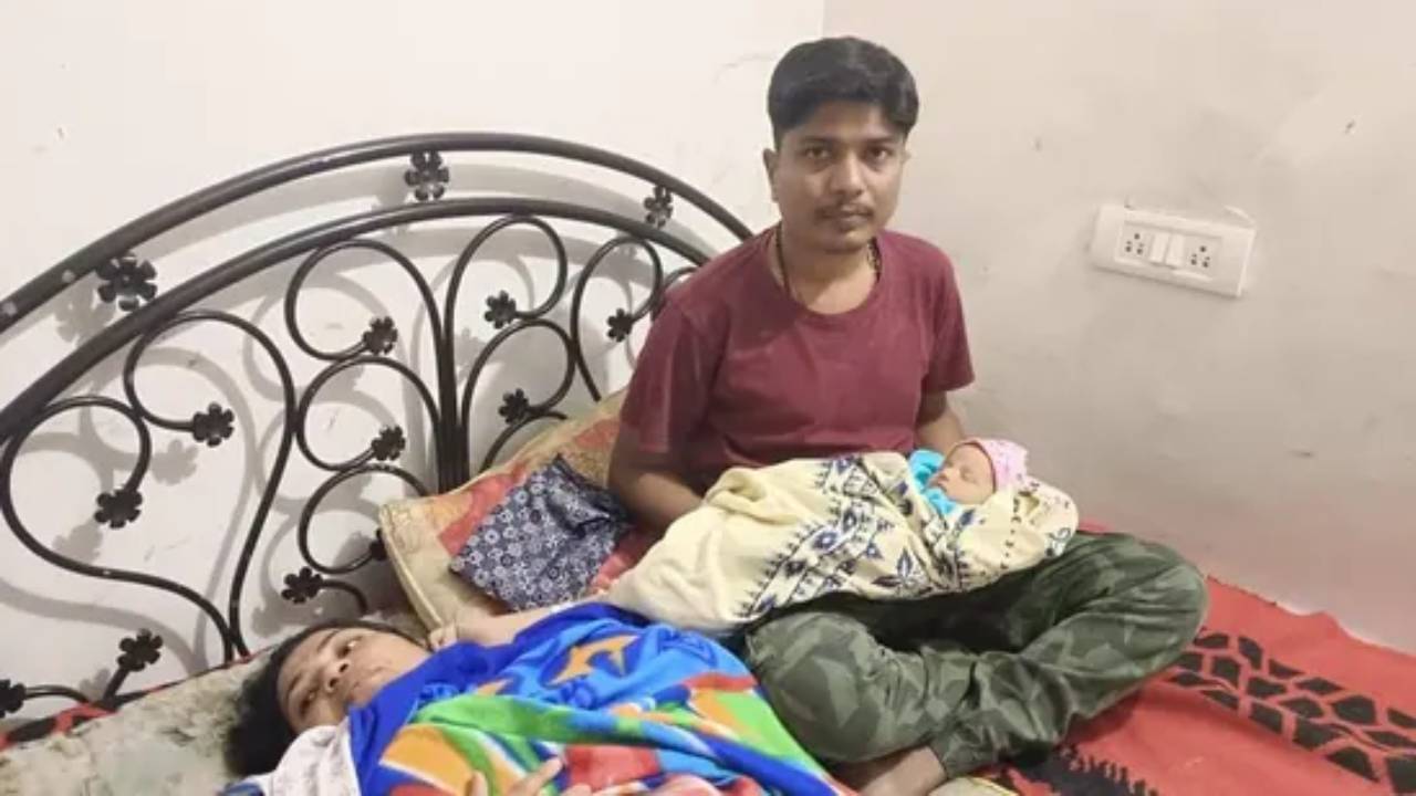 Police Constable: ললিতা থেকে ললিত হয়েছেন, লিঙ্গ পরিবর্তনের পর বাবা হলেন পুলিশ কনস্টেবল