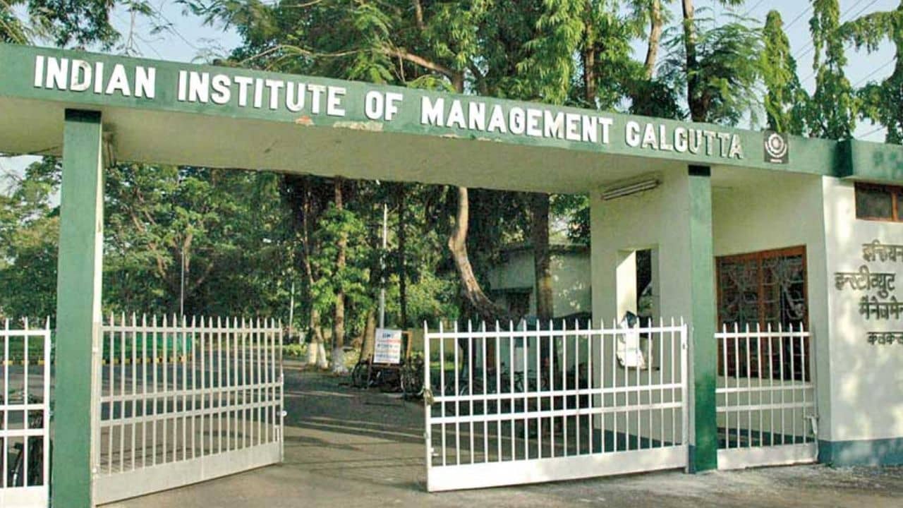 Harassment Case in IIM: IIM কলকাতায় যৌন হেনস্থার অভিযোগ, সরানো হল খোদ ডিরেক্টরকে