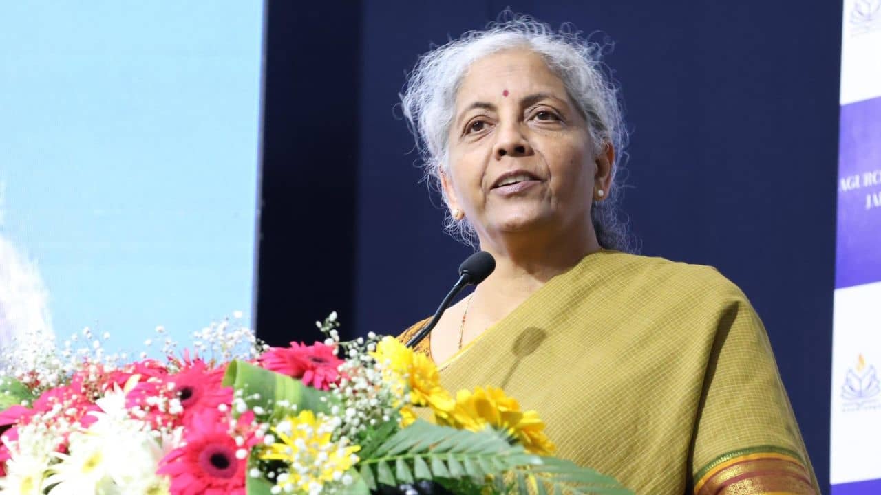 Budget 2024: কয়েকদিনের মধ্যেই মনমোহন সিং-এর রেকর্ড ভেঙে দেবেন নির্মলা, কীভাবে জানেন?