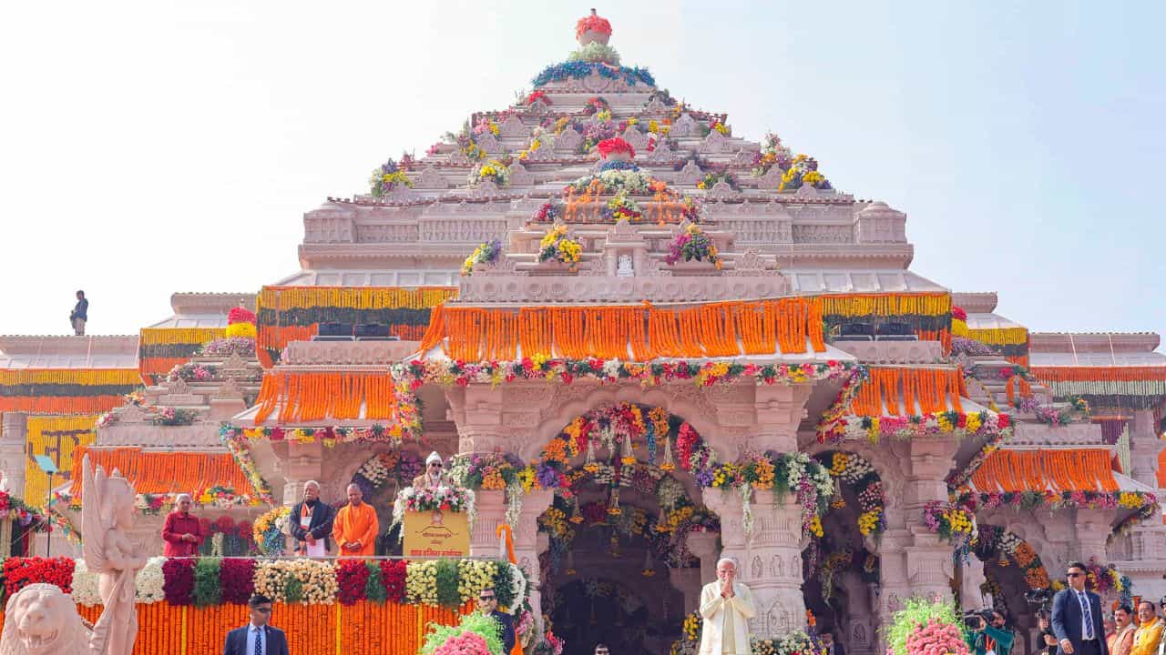 Ayodhya Ram Mandir: রাম মন্দির দেখে কেঁদে ফেললেন কে কে? Ayodhya Ram Mandir: রাম মন্দির দেখে কেঁদে ফেললেন কে কে?