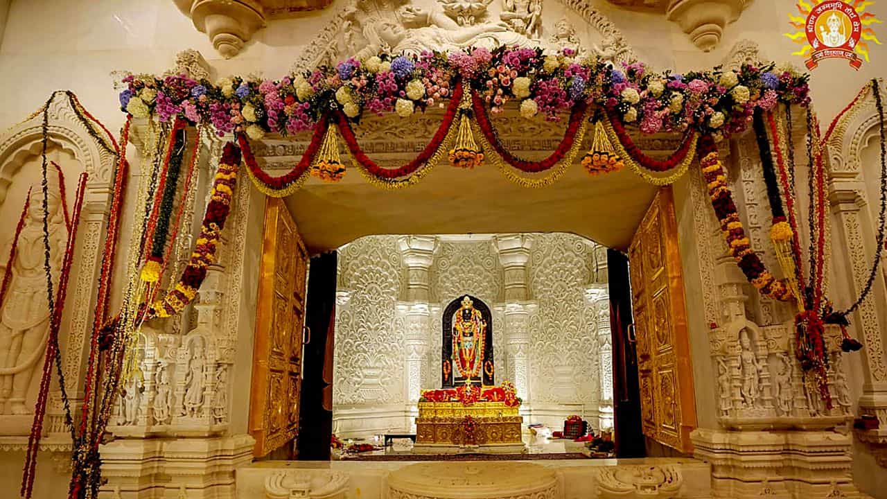 Ayodhya Ram Mandir: রামলালার প্রাণ প্রতিষ্ঠার ৭ দিনের মধ্যেই অযোধ্যার 'লক্ষ্মীলাভ', আমেরিকা থেকে এল বিনিয়োগ Ayodhya Ram Mandir: রামলালার প্রাণ প্রতিষ্ঠার ৭ দিনের মধ্যেই অযোধ্যার 'লক্ষ্মীলাভ', আমেরিকা থেকে এল বিনিয়োগ