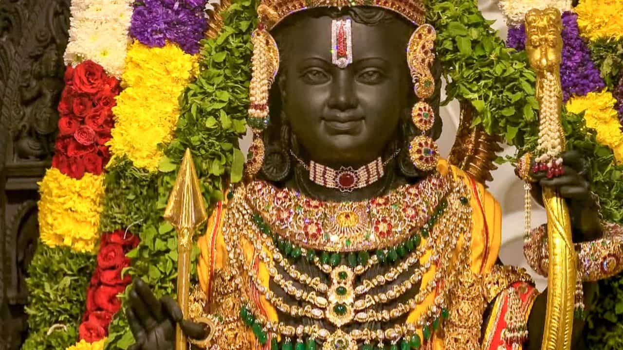 Ram Mandir: সোনা, রুপোর গয়না তো আছেই, এক মাসে কত কোটি অনুদান পেলেন রামলালা?