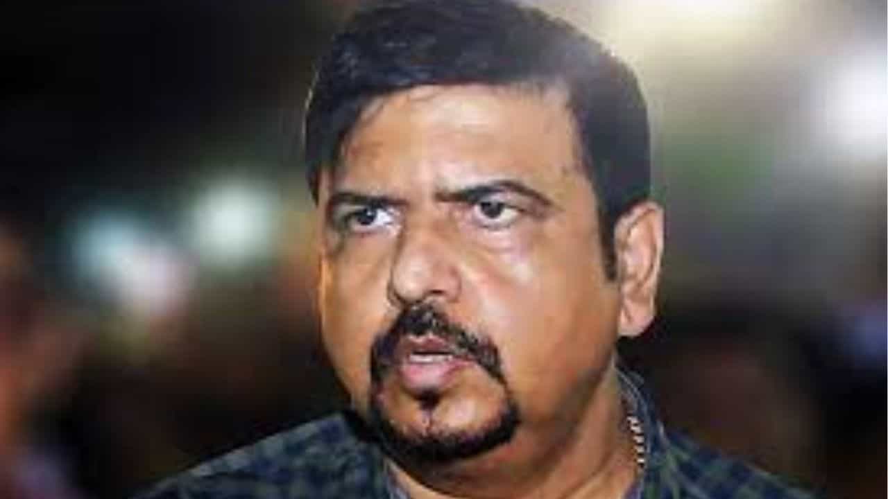 Sujit Bose-ED raid: '৪০ বছরের রাজনীতিতে কেউ প্রশ্ন তুলতে পারেনি', সেই সুজিতের বাড়িতে কেন হাজির ED? Sujit Bose-ED raid: '৪০ বছরের রাজনীতিতে কেউ প্রশ্ন তুলতে পারেনি', সেই সুজিতের বাড়িতে কেন হাজির ED?