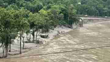 Flood in North Bengal: ফের বন্যার আশঙ্কা, তিস্তা ব্যারেজ থেকে ছাড়া হল ৪০০০ কিউমেক জল