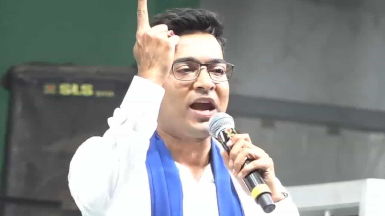 Abhishek Banerjee: 'তৃণমূলই ন্যায়, ইনসাফ করেছে', ডায়মন্ড হারবারে বার্ধক্য ভাতা চালু করে বিরোধীদের খোঁচা অভিষেকের Abhishek Banerjee: 'তৃণমূলই ন্যায়, ইনসাফ করেছে', ডায়মন্ড হারবারে বার্ধক্য ভাতা চালু করে বিরোধীদের খোঁচা অভিষেকের