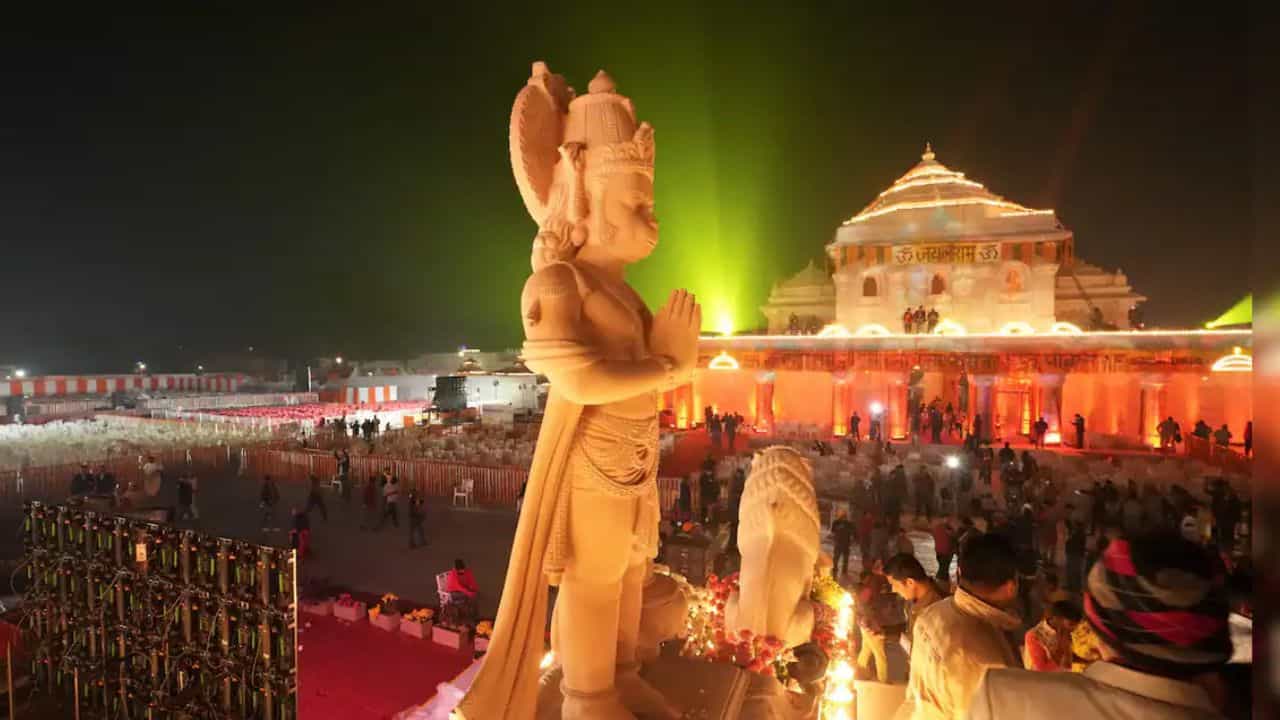 Train to Ayodhya: একই ট্রেনে অযোধ্যা, কাশী, মথুরা, কীভাবে যাবেন? Train to Ayodhya: একই ট্রেনে অযোধ্যা, কাশী, মথুরা, কীভাবে যাবেন?