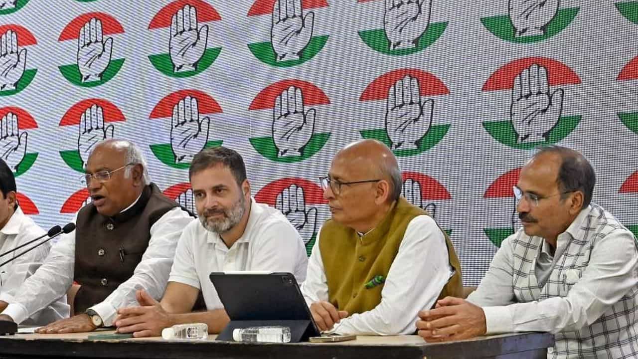 Lok sabha Election 2024: বাংলা থেকে কয়টি আসনের দাবি জানানো হবে, রূপরেখা তৈরি করেছে প্রদেশ কংগ্রেস নেতৃত্ব Lok sabha Election 2024: বাংলা থেকে কয়টি আসনের দাবি জানানো হবে, রূপরেখা তৈরি করেছে প্রদেশ কংগ্রেস নেতৃত্ব