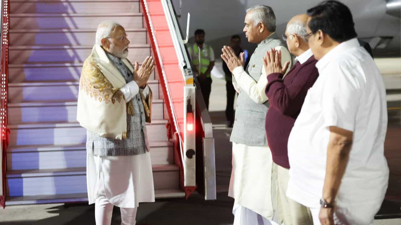 PM Narendra Modi: ভাইব্র্যান্ট গুজরাট সামিটের আগেই একগুচ্ছ কর্মসূচি নিয়ে আহমেদাবাদে মোদী PM Narendra Modi: ভাইব্র্যান্ট গুজরাট সামিটের আগেই একগুচ্ছ কর্মসূচি নিয়ে আহমেদাবাদে মোদী