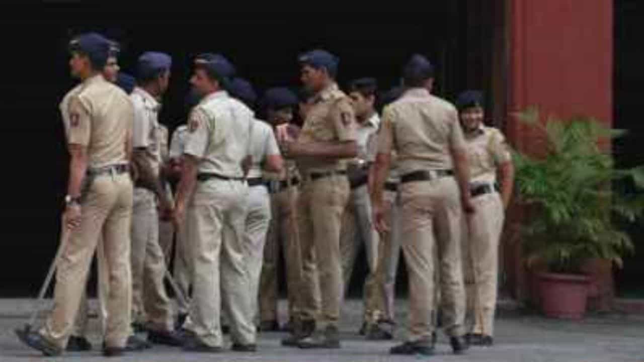 BREAKING: বোমা মেরে উড়িয়ে দেওয়া হবে হাই কোর্ট, হুমকি মেলে আতঙ্ক BREAKING: বোমা মেরে উড়িয়ে দেওয়া হবে হাই কোর্ট, হুমকি মেলে আতঙ্ক