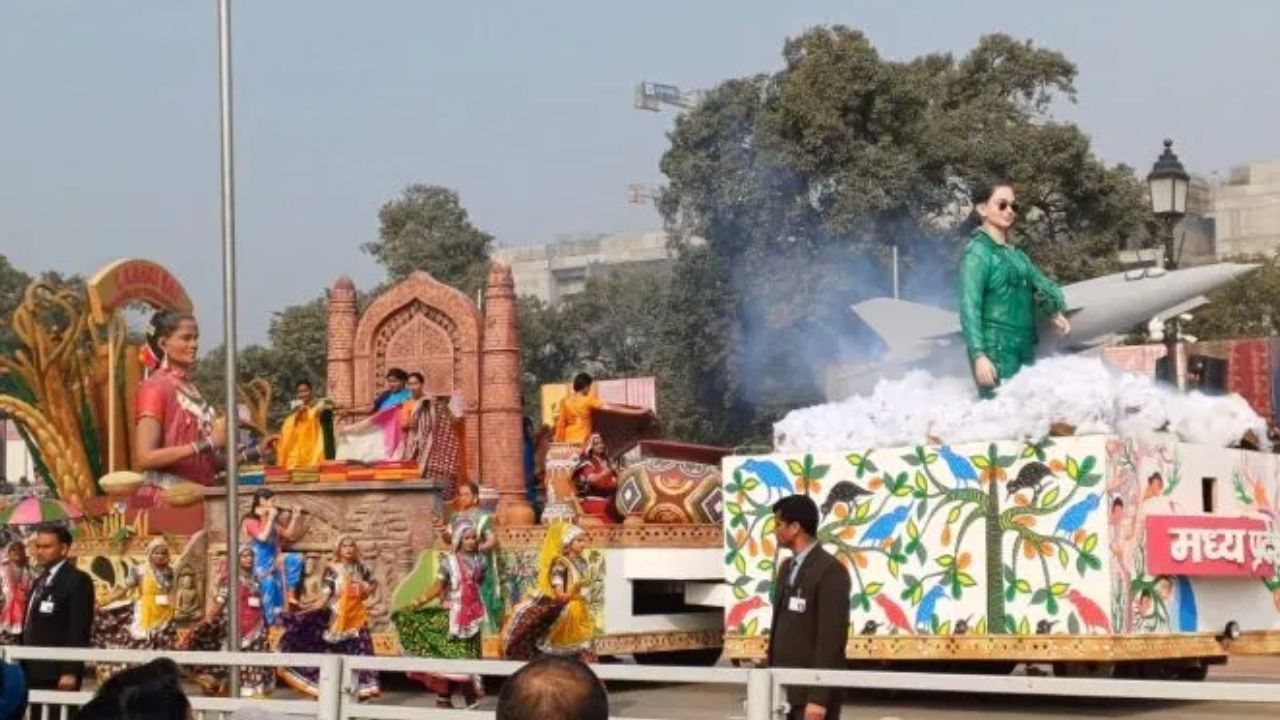 মধ্য প্রদেশের ট্যাবলোয় শিল্পীরা তাদের ঐতিহ্যবাহী পোশাক পরে রাজ্যের সংস্কৃতি তুলে ধরবে। 