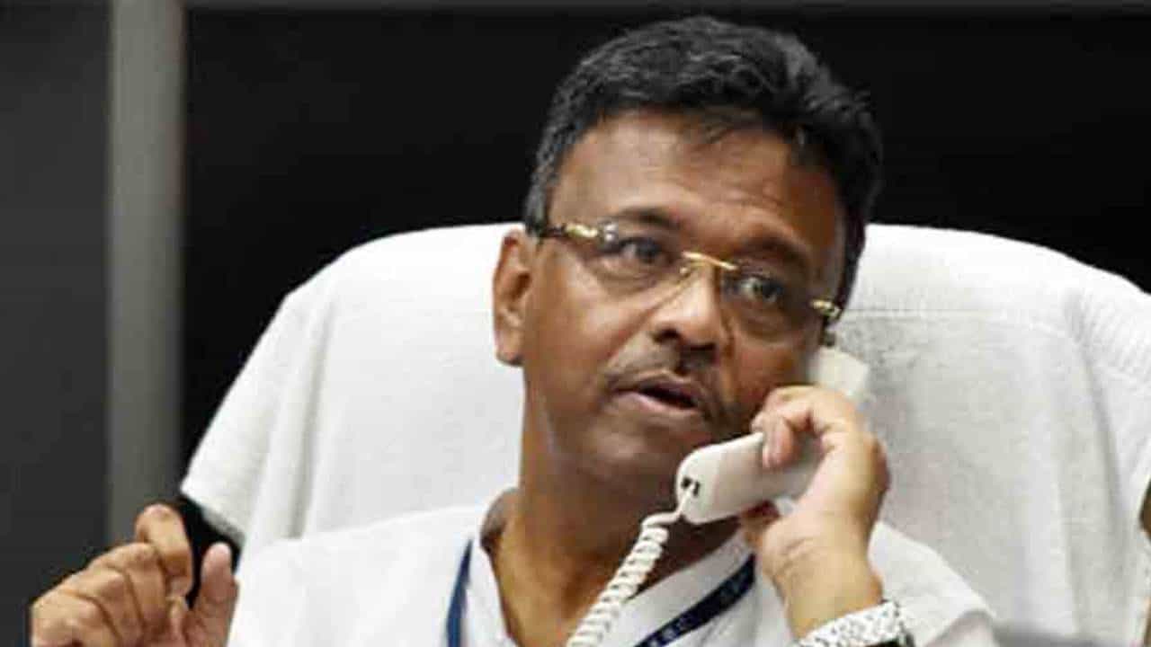 Firhad Hakim: 'মেরে দাঁত ভেঙে দিয়েছে', ফিরহাদকে কেঁদেকেটে ফোন মহিলার; কে তিনি? Firhad Hakim: 'মেরে দাঁত ভেঙে দিয়েছে', ফিরহাদকে কেঁদেকেটে ফোন মহিলার; কে তিনি?