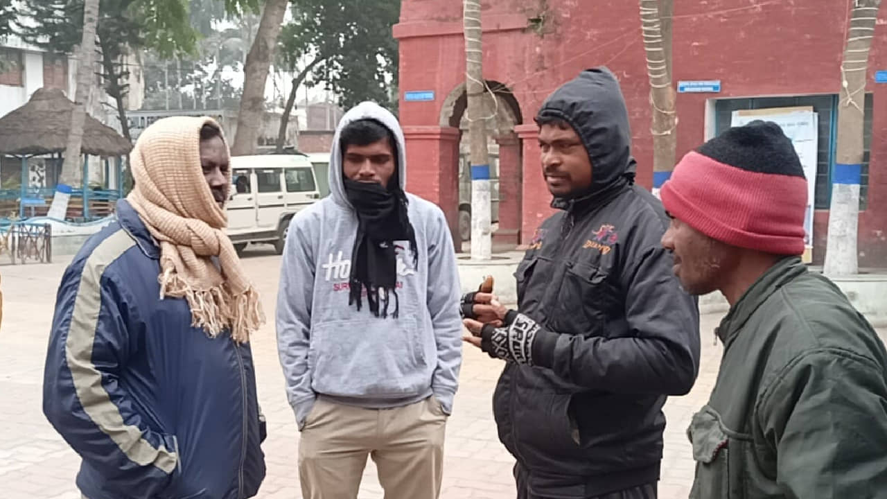 Balurghat: ট্রেনের শৌচালয়ে ঝুলন্ত দেহ বালুরঘাটের পরিযায়ী শ্রমিকের, উঠছে প্রশ্ন