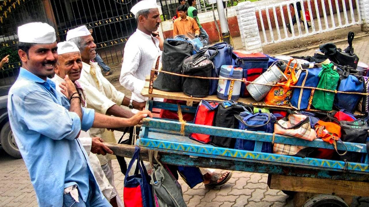 Mumbai Dabbawala: মুম্বইয়ের ডাব্বাওয়ালাদের থেকে শিখতে পারেন কীভাবে বিনিয়োগ করতে হয়