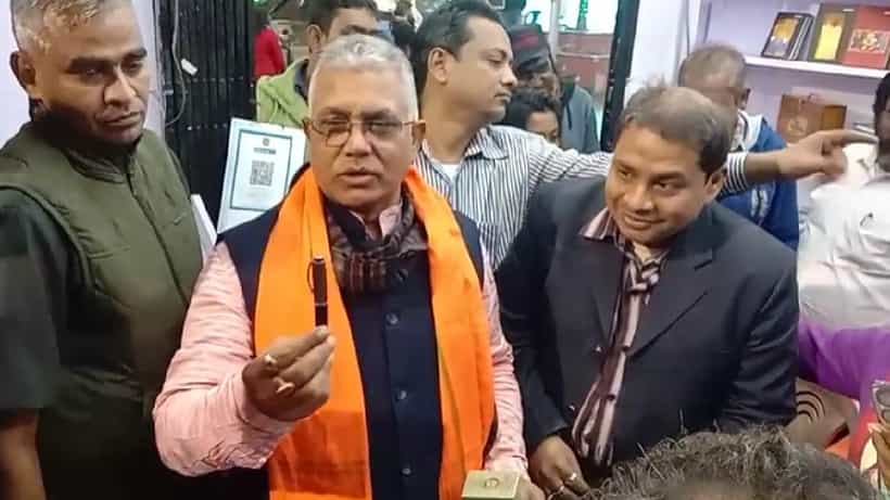 Dilip Ghosh: বইমেলায় গিয়ে ছোটবেলার স্মৃতি চোখের সামনে ঘুরপাক দিলীপের