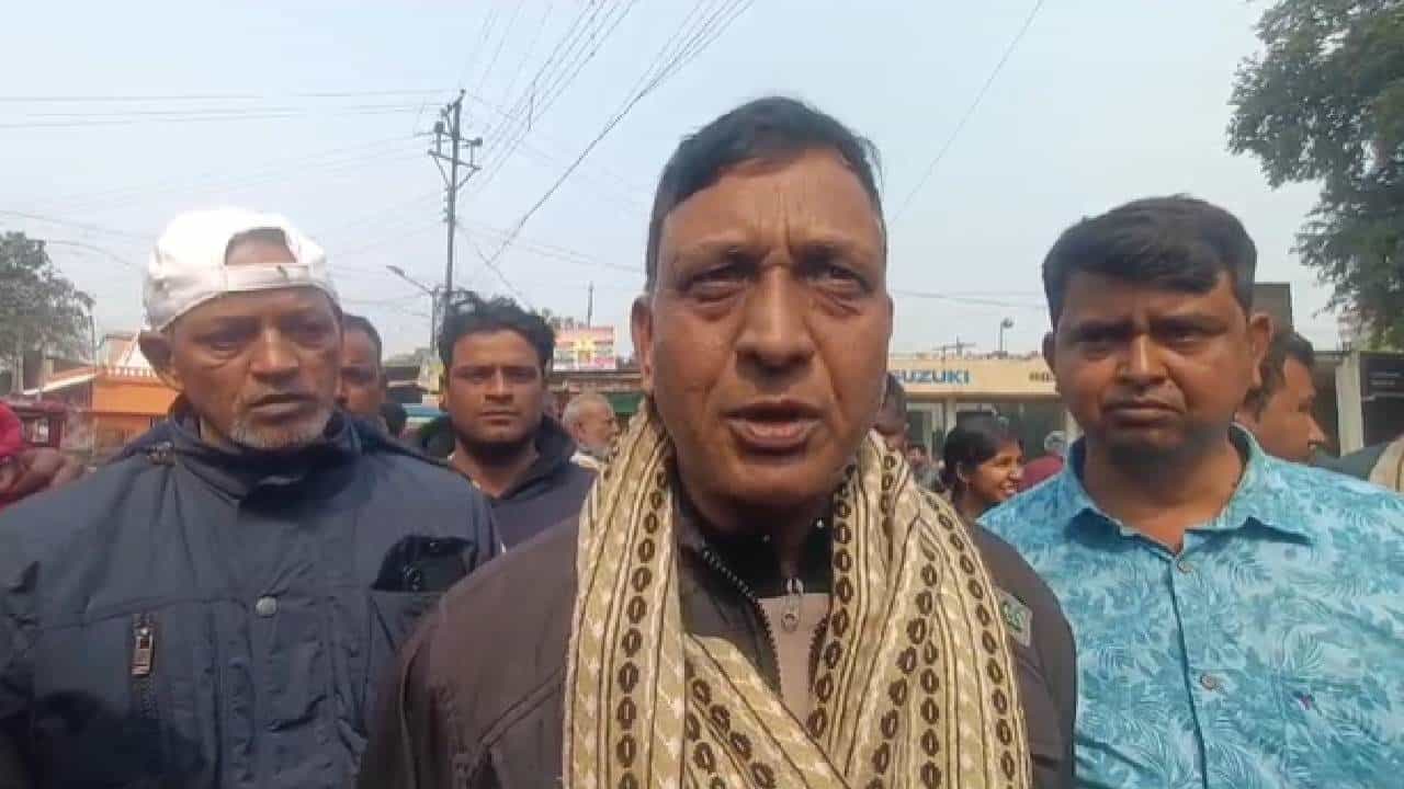 TMC: পুরনো ব্লক সভাপতিকে ফেরান, তৃণমূলের ১৩ পঞ্চায়েত-সদস্যর হাতে ইস্তফাপত্র TMC: পুরনো ব্লক সভাপতিকে ফেরান, তৃণমূলের ১৩ পঞ্চায়েত-সদস্যর হাতে ইস্তফাপত্র