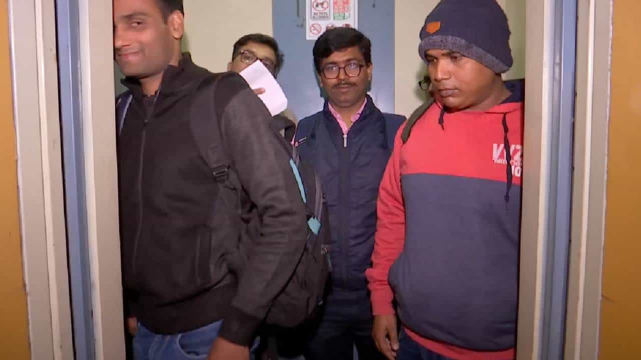 ED Raid: শহরের দু'জায়গায় তল্লাশি ইডির, নিয়োগ নয়, অন্য দুর্নীতি... ED Raid: শহরের দু'জায়গায় তল্লাশি ইডির, নিয়োগ নয়, অন্য দুর্নীতি...