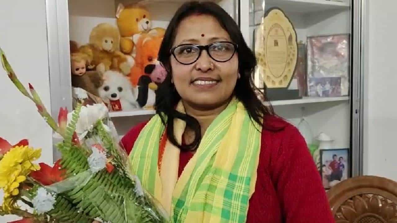 Padma Awards: ভাওয়াইয়াই জান-প্রাণ গীতা রায় বর্মনের, পদ্মশ্রী সম্মান দিল সেই মাটির গান Padma Awards: ভাওয়াইয়াই জান-প্রাণ গীতা রায় বর্মনের, পদ্মশ্রী সম্মান দিল সেই মাটির গান