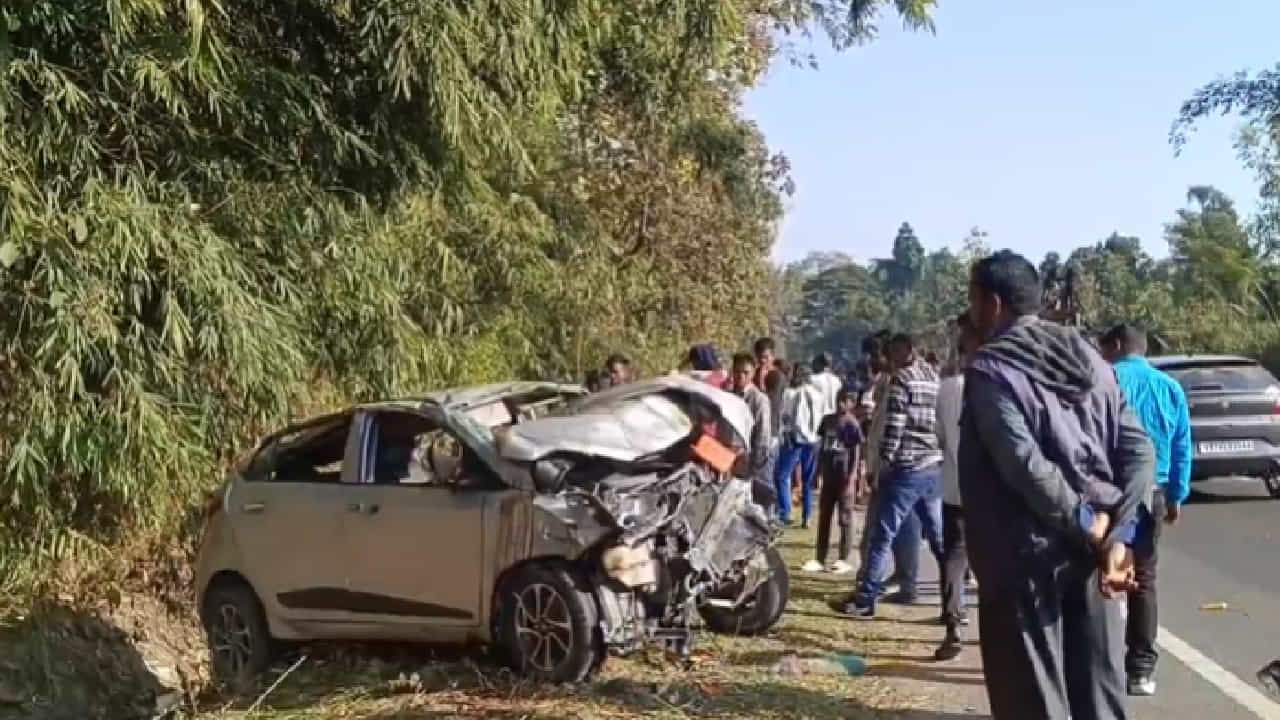 Died 3: অশৌচ বাড়িতে জিনিস দিতে যাচ্ছিলেন, মাঝপথে গাড়ি উল্টে নিহত ৩ Died 3: অশৌচ বাড়িতে জিনিস দিতে যাচ্ছিলেন, মাঝপথে গাড়ি উল্টে নিহত ৩