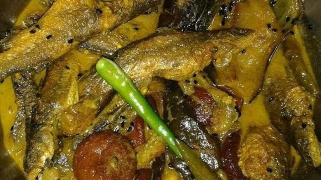 এবার সারাদিন যদি রান্নাঘরে কেটে যায় তাহলে অন্য কোনও কিছুর সময় থাকে না। তাই রান্নাঘরে বেশি সময় নষ্ট করলে চলবে না। অনেকের কাছে সবেধন নীলমনি একটাই ছুটির দিন থাকে। এমন দিনে অনেক কিছু করতে ইচ্ছে করলেও সময় থাকে না। তাই একতরকারি ভাত রান্না করুন 