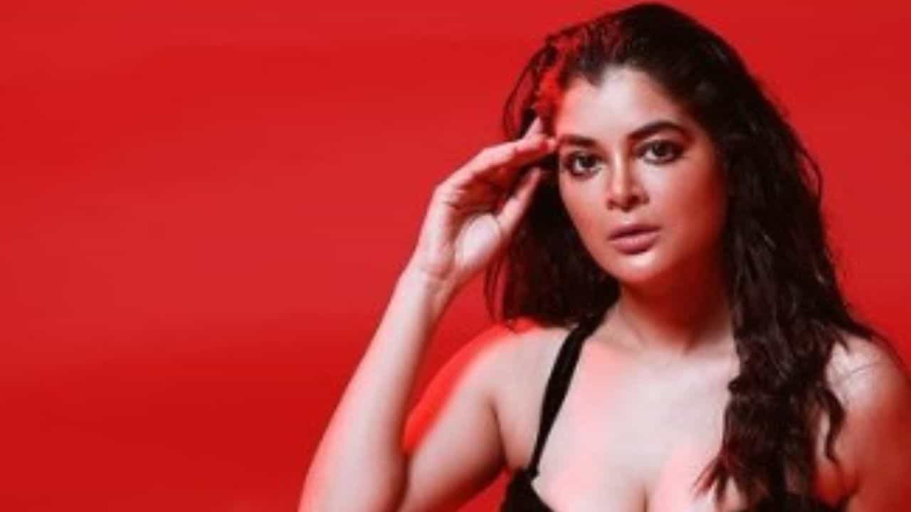 মধুমিতার জীবন ঘুরল ১৮০ ডিগ্রি, এল আমূল পরিবর্তন; ভক্তি পথে হাঁটছেন অভিনেত্রী মধুমিতার জীবন ঘুরল ১৮০ ডিগ্রি, এল আমূল পরিবর্তন; ভক্তি পথে হাঁটছেন অভিনেত্রী