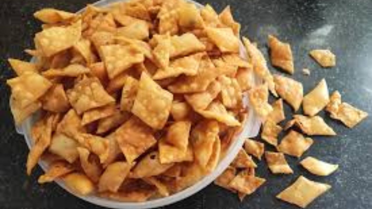 কোলেস্টেরল টু ডায়াবেটিস- নিয়ন্ত্রণে রাখতে ভূমিকা আছে মেথি শাকের। মেথি শাক ত্বক ভাল রাখতে সাহায্য করে। মুখের দুর্গন্ধ দূর করতেও কাজে আসে মেথি পাতা 