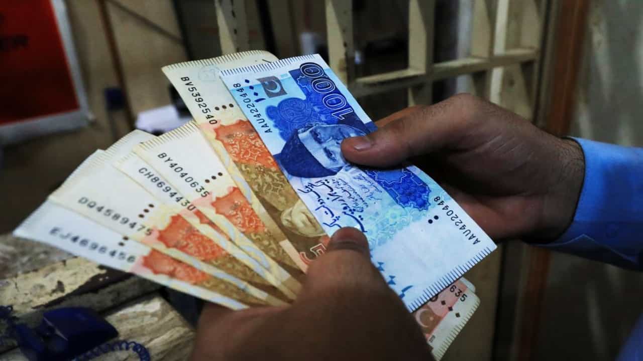 Pakistan demonetization: পাকিস্তানে নোট বাতিল! অর্থনীতির হাল ফেরাতে পথ দেখালেন মোদীই Pakistan demonetization: পাকিস্তানে নোট বাতিল! অর্থনীতির হাল ফেরাতে পথ দেখালেন মোদীই