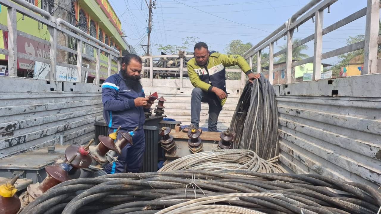 ২৫ লক্ষ টাকার বিদ্যুতের সরঞ্জাম পাচারের চেষ্টা, আটক লরি, গ্রেফতার ৩