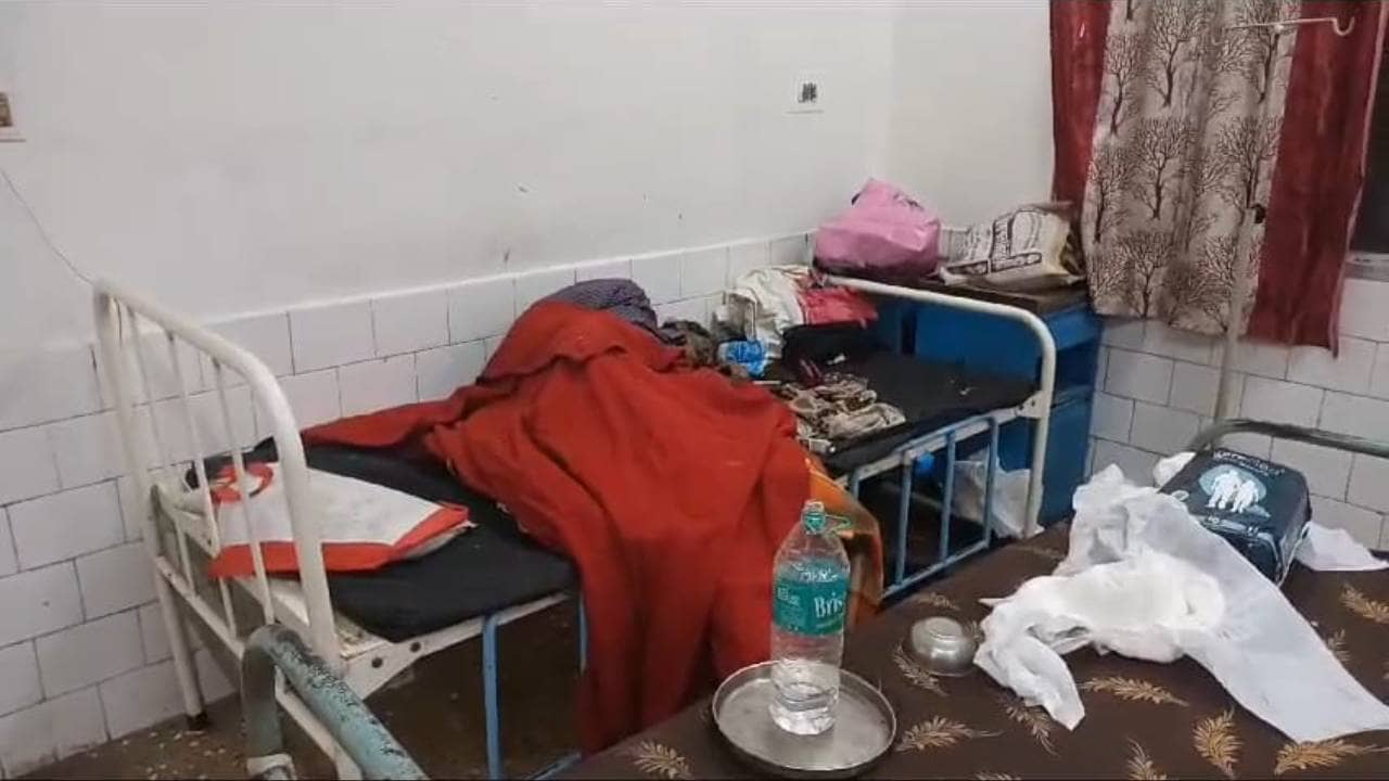 Deadbody in hospital: হাসপাতালের পড়ে মৃতদেহ, ফোন বন্ধ করল ছেলে-জামাই