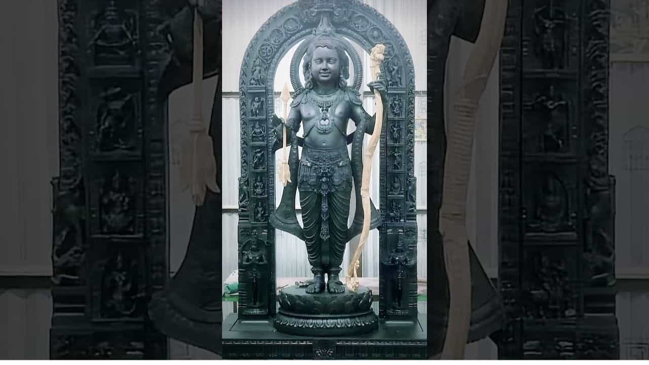 Ram Mandir: ২০০ কেজি ওজনের রামলালার মূর্তির বাম হাতে ধনুক, রয়েছে বিষ্ণুর দশাবতারও Ram Mandir: ২০০ কেজি ওজনের রামলালার মূর্তির বাম হাতে ধনুক, রয়েছে বিষ্ণুর দশাবতারও