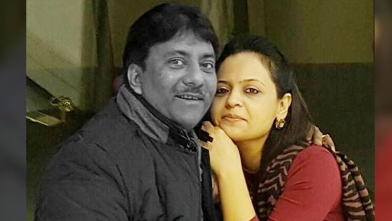 মুখটা ফ্যাকাসে হয়ে গিয়েছিল তাঁর। তাঁকে দেখে মুখ্যমন্ত্রী মমতা বন্দ্যোপাধ্যায়ও পর্যন্ত বলে উঠেছিলেন, "জয়িতা এত ছোট যে এই শোক..."। জয়িতা (সোমা) বসু, সম্পর্কে সদ্য প্রয়াত সঙ্গীতকার রশিদ খানের স্ত্রী।