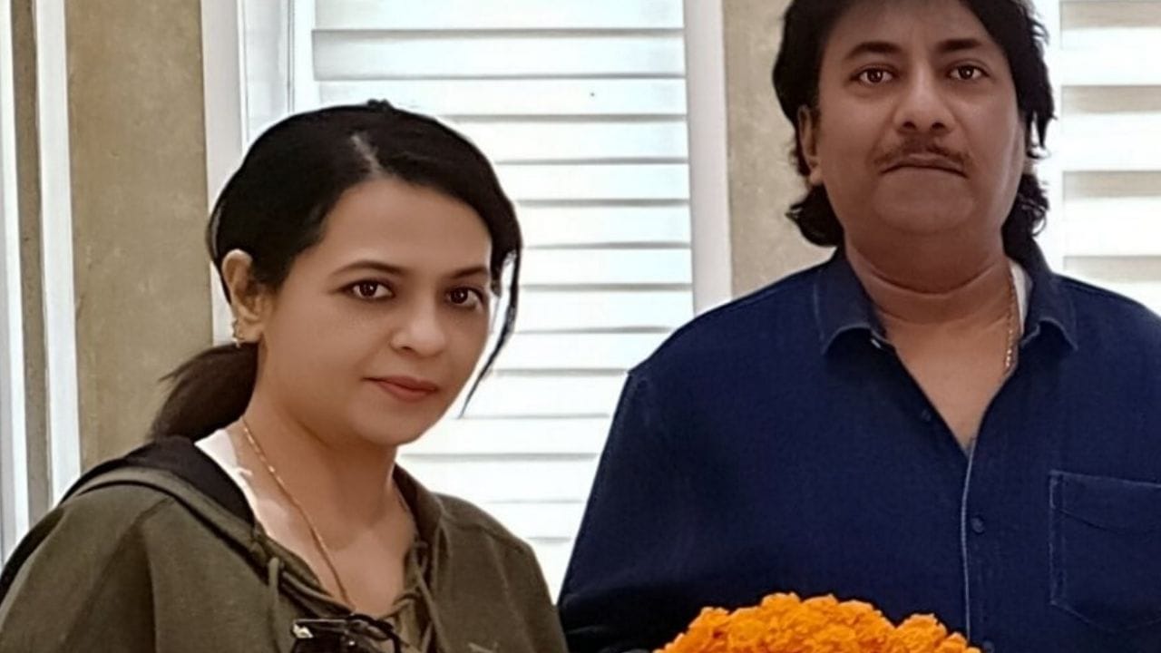 সেবার স্ত্রীকে নিয়ে জিজ্ঞাসা করতেই সল্লজ্জ হেসে রশিদ বলেছিলেন, " ডিসেম্বর আমাদের বিয়ের তারিখ। একসঙ্গে ৩০টা বছর কাটিয়ে ফেলেছি আমি ও আমার স্ত্রী সোমা। দিনটা উদযাপন করতে অনেকেই এসেছিলেন আমার বাড়িতে। সকলেই খুব গুণী শিল্পী। অনেক গানবাজনা হয়েছে। মজা করেছি। খাওয়াদাওয়া হয়েছে।”