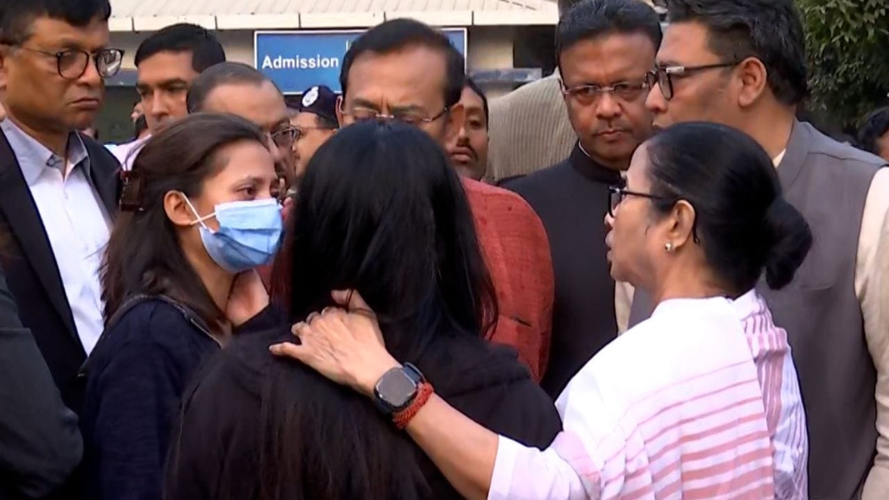  স্ত্রীকে নিয়ে বরাবরই গর্বিত ছিলেন রশিদ। বছর দুয়েক আগে তাঁদের বিবাহবার্ষিকীতে হাজির ছিল প্রায় গোটা টলিউড। জিৎ গঙ্গোপাধ্যায় থেকে শুরু করে বাবুল সুপ্রিয়, রাজ চক্রবর্তী থেকে শুভশ্রী, কে ছিলেন না সেই আড্ডায়? 