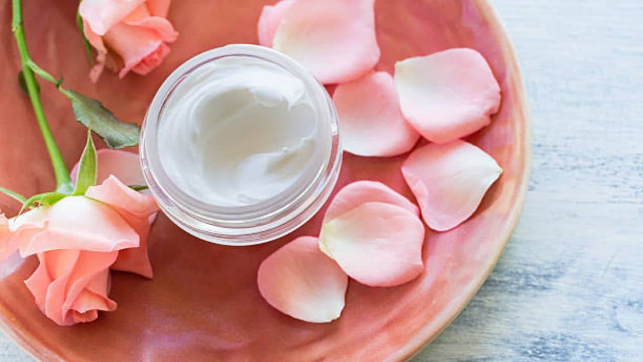 বাজারচলতি কোল্ড ক্রিম না পসন্দ? এই ৪ উপাদান দিয়ে নিজেই বানিয়ে নিন ময়েশ্চারাইজার, বাঁচবে শখানেক টাকাও