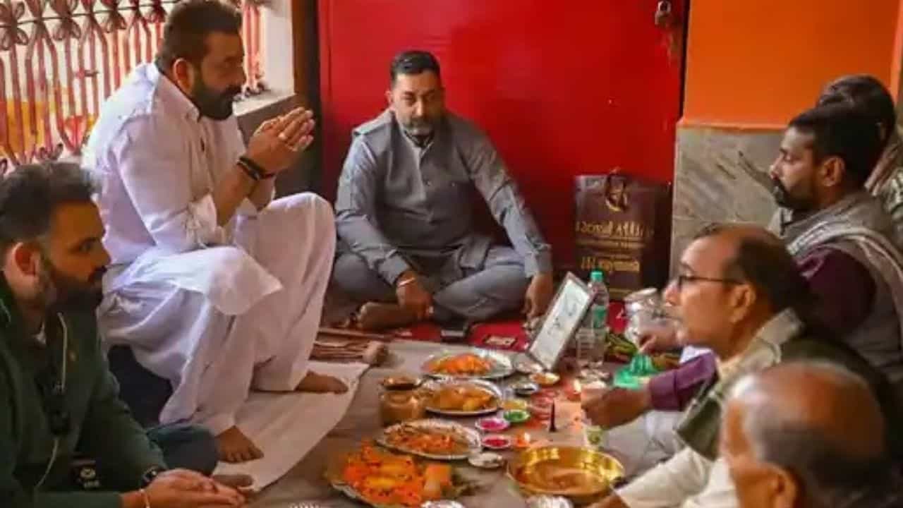 বাবা-মায়ের মৃত্যুর ১৯ বছর পর গয়ায় পিণ্ডদান করলেন সঞ্জয়; পুরোহিতের অভিজ্ঞতা বিরল