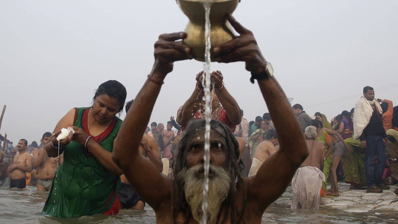 Makar Sankranti 2024: গঙ্গাসাগর নয়, বাড়িতেও সম্ভব পুণ্যস্নান! পৌষ সংক্রান্তিতে অনন্ত পুণ্য লাভ করুন ঠিক এভাবে