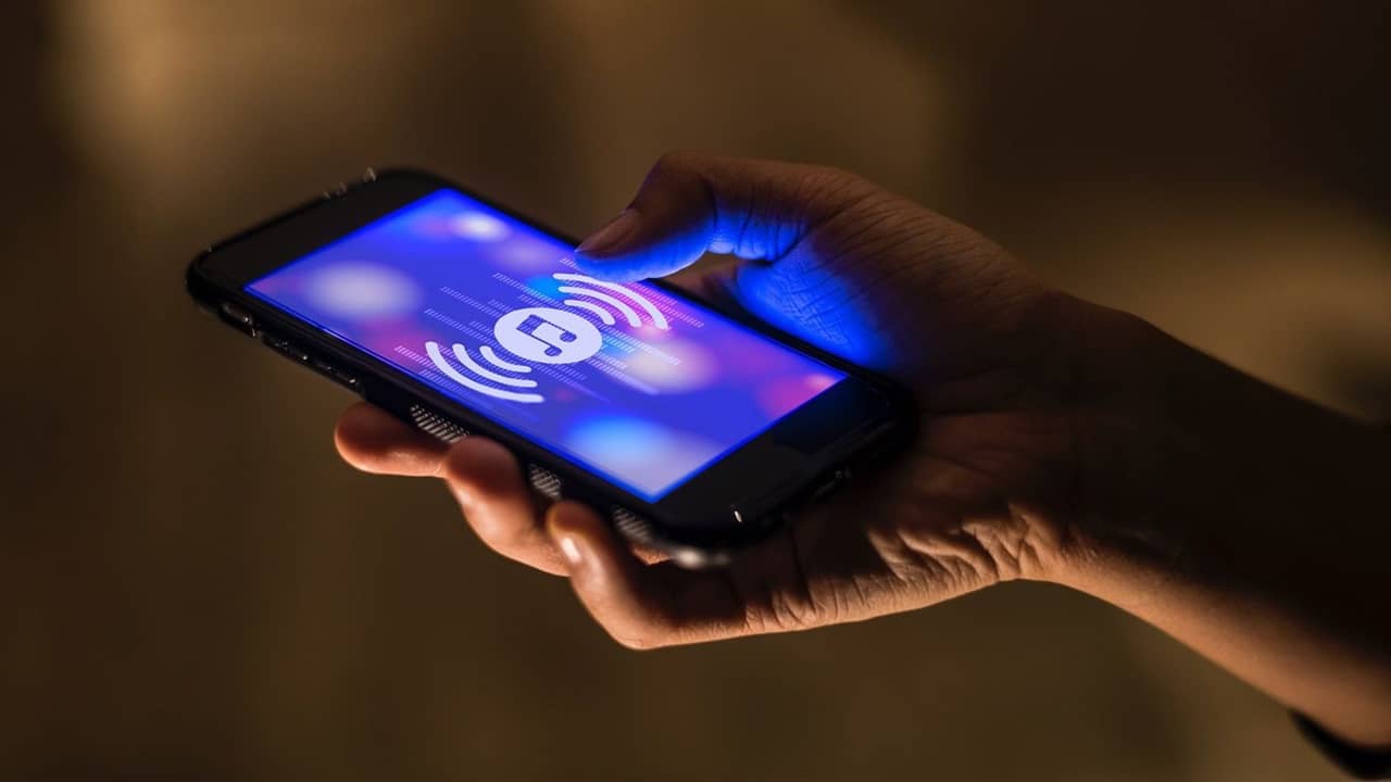 ফোনের স্পিকারের সাউন্ড আচমকা কমে গিয়েছে? কয়েকটা সেটিংস বদলালেই কেল্লা ফতে!