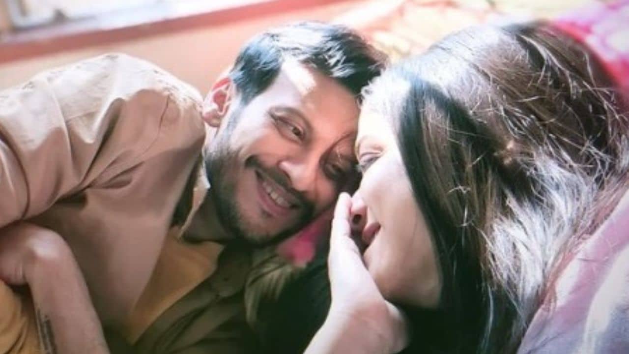 বিবাহবার্ষিকীতে অভিনেত্রী অনিন্দিতাকে কীসের ডিসকাউন্ট দিলেন তাঁর স্বামী সুদীপ?