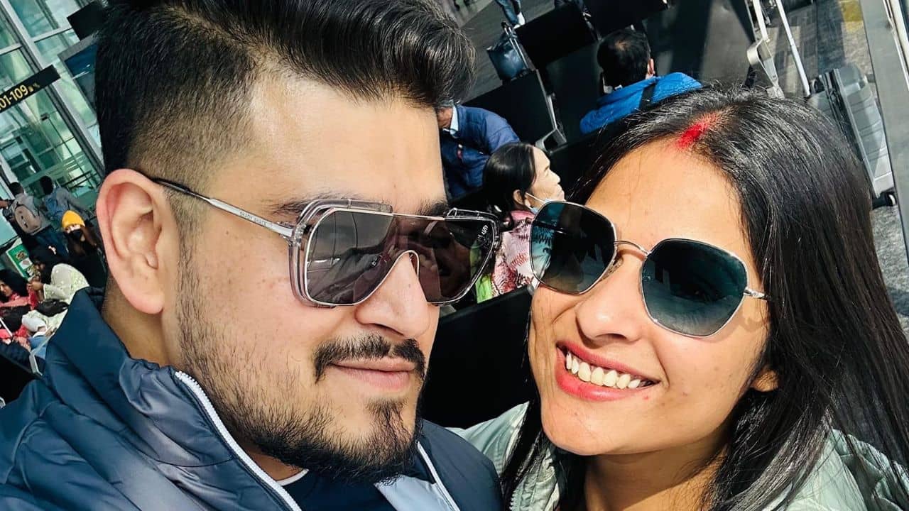 দরজা খুলতেই অবাক! কাঁদতে-কাঁদতে স্বামী স্বর্ণদীপ্তকে জড়িয়ে ধরলেন অর্পিতা, এ কেমন সারপ্রাইজ়...