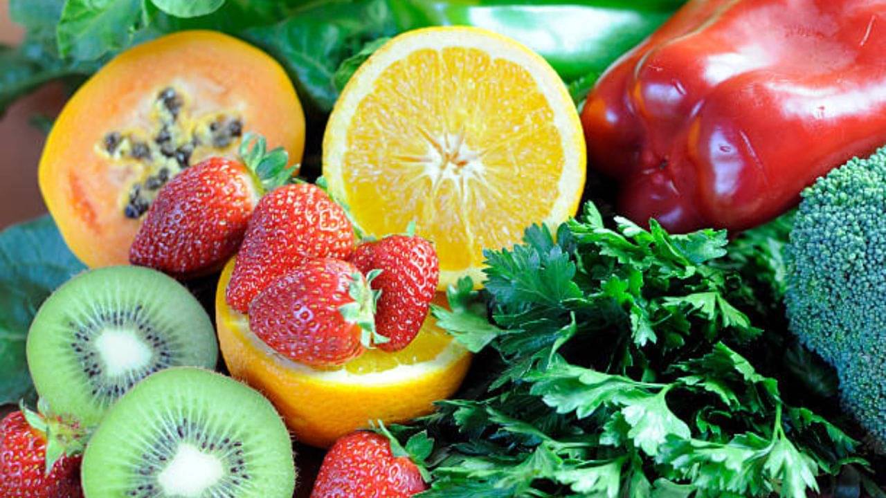 মানসিক চাপ আর সহ্য করতে পারছেন না? যে ধরনের ফল খেলে মন ভাল থাকবে