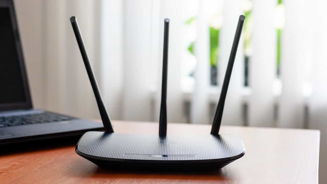 ঘরের এখানে WiFi রাউটার রাখলে স্পিড আসবে দ্বিগুণ, বদল করুন জায়গা ঘরের এখানে WiFi রাউটার রাখলে স্পিড আসবে দ্বিগুণ, বদল করুন জায়গা