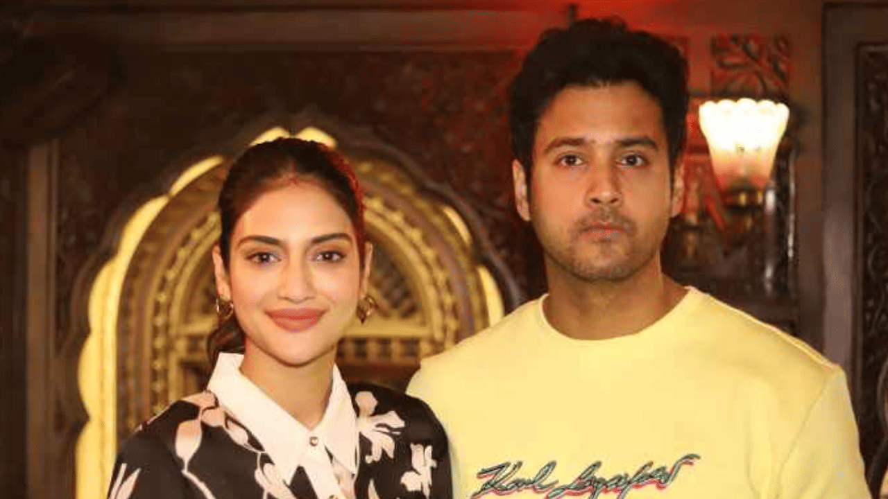 যশ-নুসরতের লিপলক! ব্যক্তিগত সেলিব্রেশনের ছবি ভাইরাল করল কে?