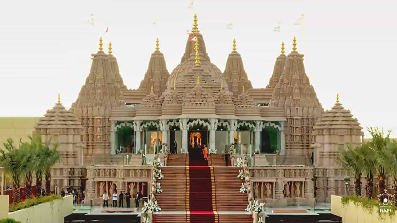 Abu Dhabi Hindu Temple: মুসলিম প্রধান দেশে হিন্দু মন্দিরের উদ্বোধন করলেন প্রধানমন্ত্রী মোদী Abu Dhabi Hindu Temple: মুসলিম প্রধান দেশে হিন্দু মন্দিরের উদ্বোধন করলেন প্রধানমন্ত্রী মোদী