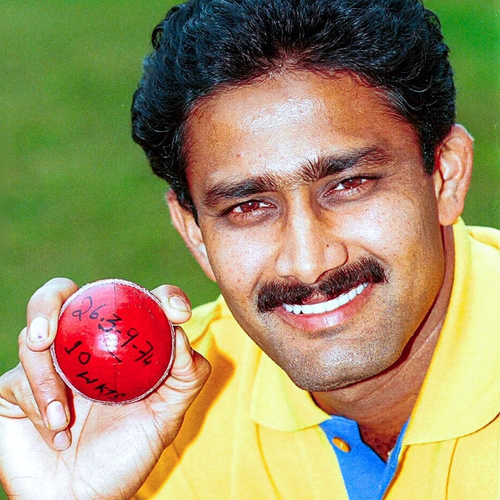 আজ ৭ ফেব্রুয়ারি জাম্বো ম্যাজিকের ২৫ বছর পূর্তি। ২৫ বছর আগে আজকের দিনে অনিল কুম্বলে একাই ১০টি উইকেট নিয়ে পাকিস্তানকে ধুয়ে-মুঝে দিয়েছিলেন। (ছবি-সোশ্যাল মিডিয়া সাইট X)
