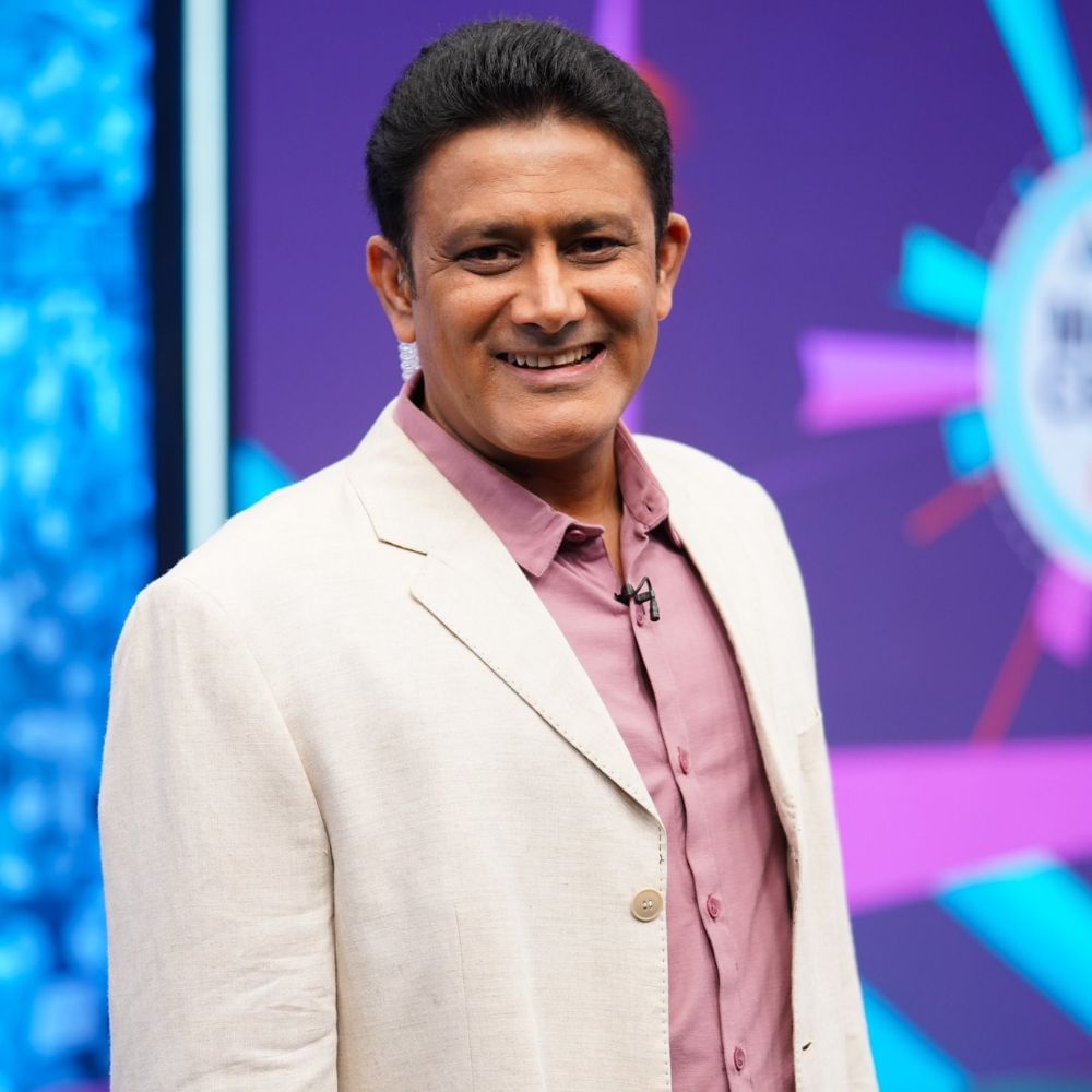 সে বার পাকিস্তান ভারত সফরে এসেছিল। সালটা ছিল ১৯৯৯। ভারত-পাকিস্তান দ্বিতীয় টেস্টে অনিল কুম্বলে একাই পাকিস্তানের এক ইনিংসে ১০টি উইকেট তুলে নিয়েছিলেন। (ছবি- অনিল কুম্বলের সোশ্যাল মিডিয়া সাইট X)
