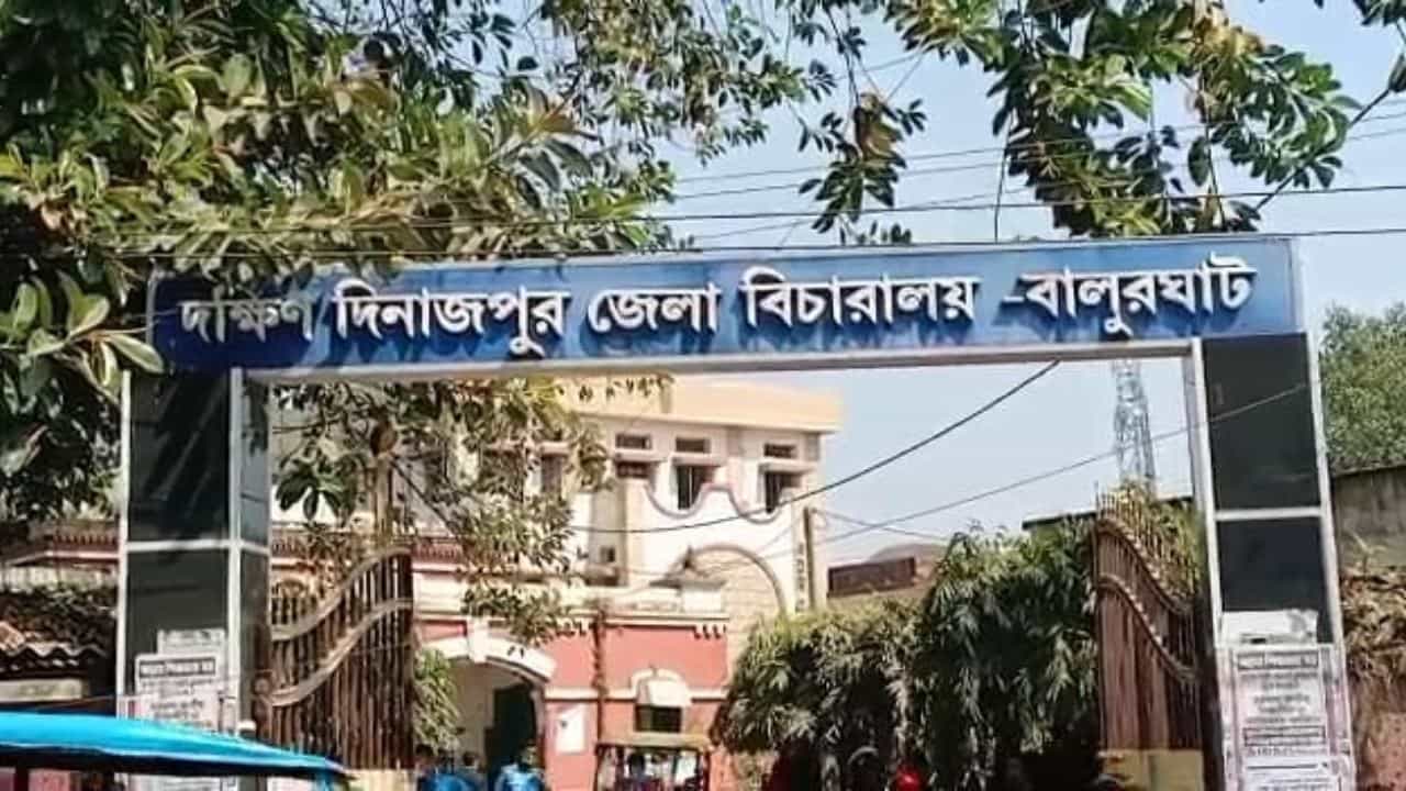 Balurghat: বালুরঘাটে খাবারের টোপ দিয়ে ক্লাস থ্রি-র ছাত্রীর ধর্ষণের চেষ্টার অভিযোগ, পুলিশ ধরল পাড়ার ‘দাদুকে’ Balurghat: বালুরঘাটে খাবারের টোপ দিয়ে ক্লাস থ্রি-র ছাত্রীর ধর্ষণের চেষ্টার অভিযোগ, পুলিশ ধরল পাড়ার ‘দাদুকে’