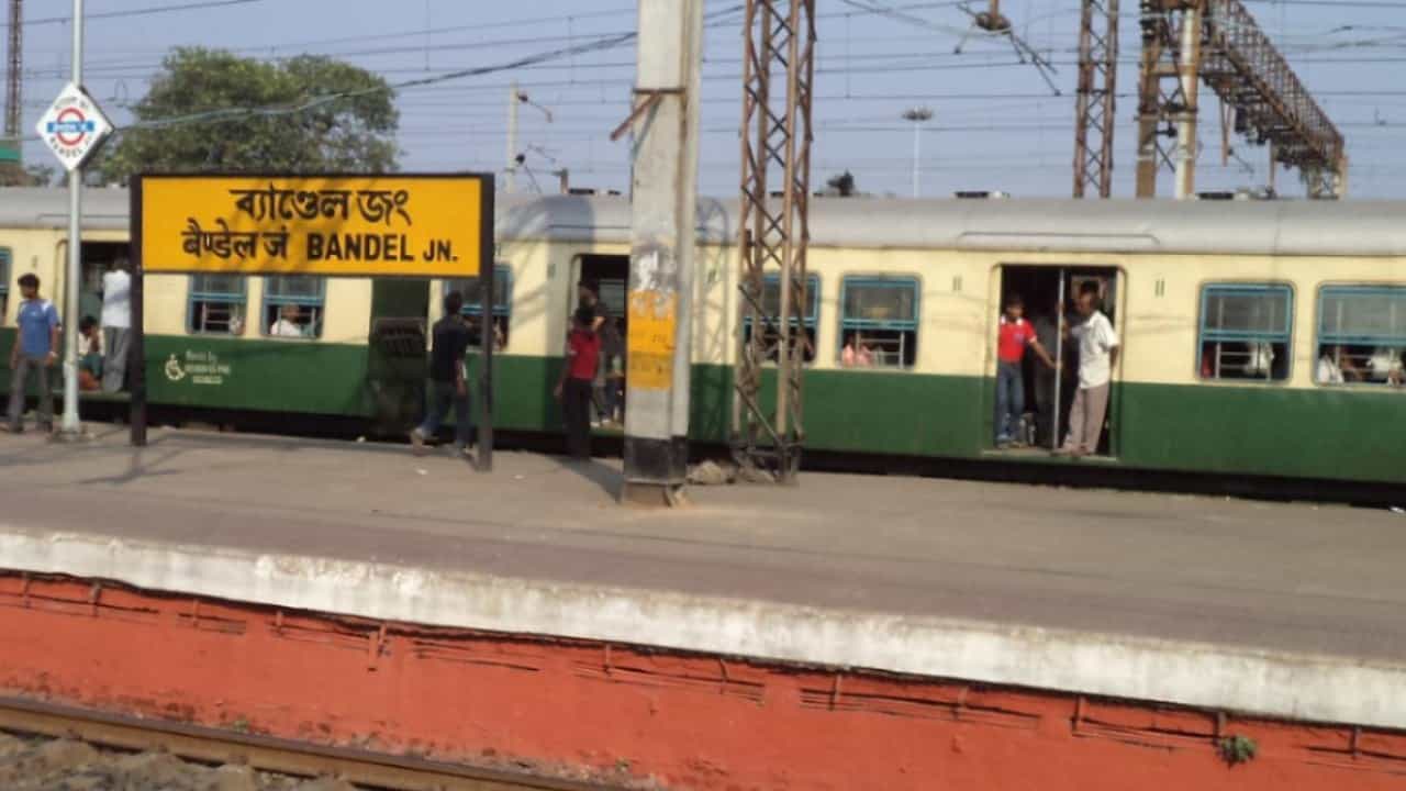 Bandel Station: ভোল বদলাবে ব্যান্ডেলের, সেজে উঠবে রাজ্যের একগুচ্ছ স্টেশন Bandel Station: ভোল বদলাবে ব্যান্ডেলের, সেজে উঠবে রাজ্যের একগুচ্ছ স্টেশন