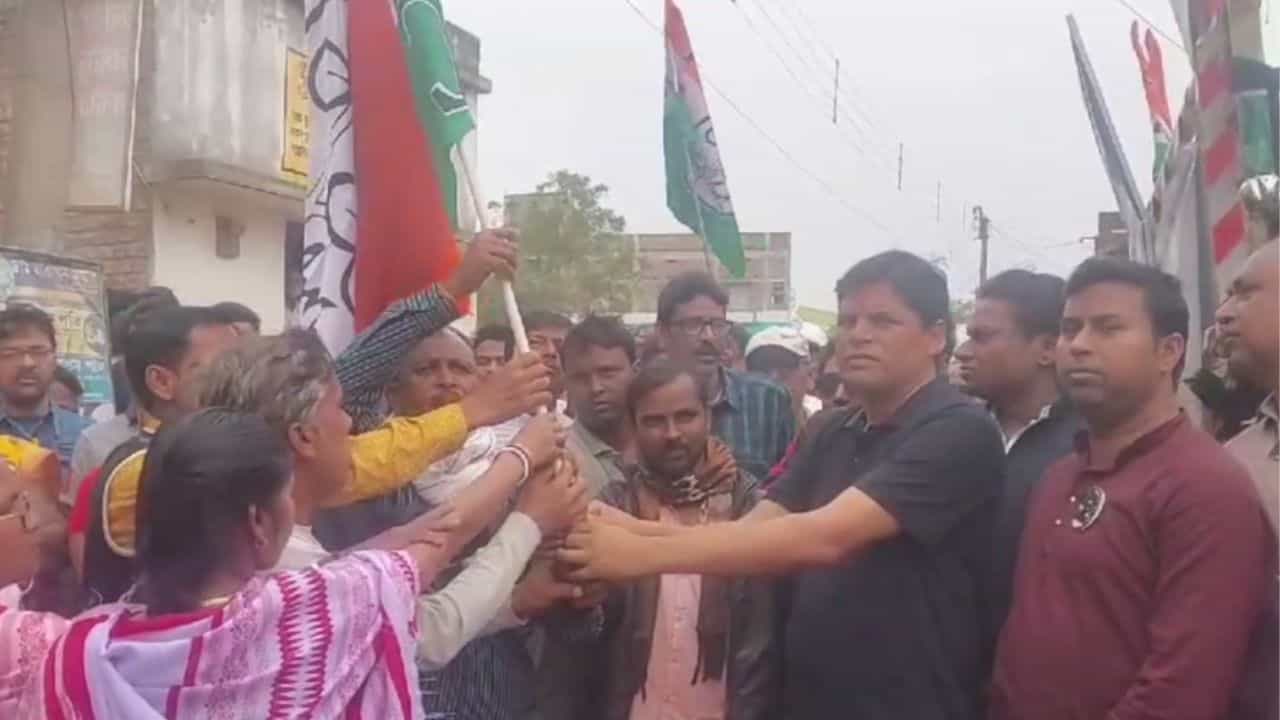 Bankura: মমতার সফরের আগেই এক ঝাঁক কুড়মি যোগ দিলেন তৃণমূলে Bankura: মমতার সফরের আগেই এক ঝাঁক কুড়মি যোগ দিলেন তৃণমূলে