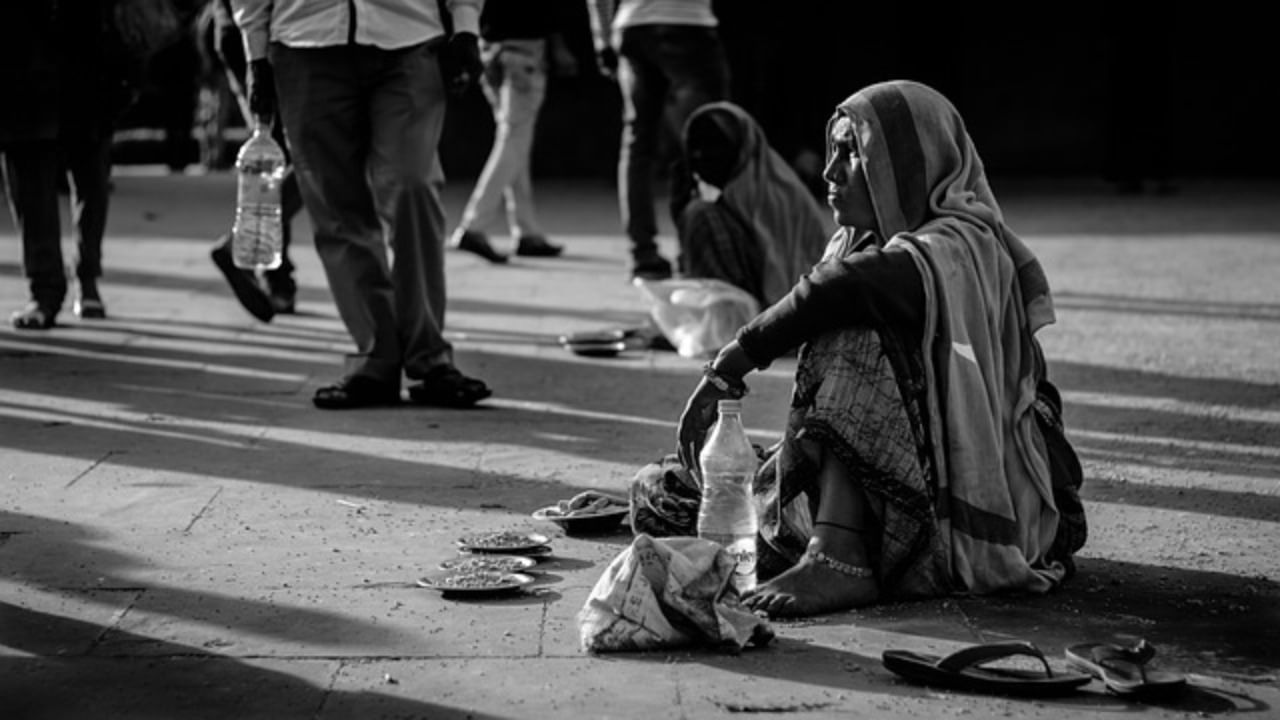 Indore beggar: ভারতে চাকরির থেকে রোজগার অনেক বেশি ভিক্ষায়! জানেন কত?