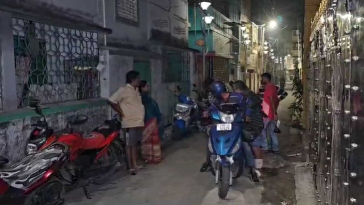 Sarawasti Pujo: সারাদিন পাড়ার সরস্বতী পুজোয় ছিল, ভাসানে যেতে দেননি মা! আত্মঘাতী নবনালন্দা স্কুলের দশম শ্রেণির ছাত্রী Sarawasti Pujo: সারাদিন পাড়ার সরস্বতী পুজোয় ছিল, ভাসানে যেতে দেননি মা! আত্মঘাতী নবনালন্দা স্কুলের দশম শ্রেণির ছাত্রী